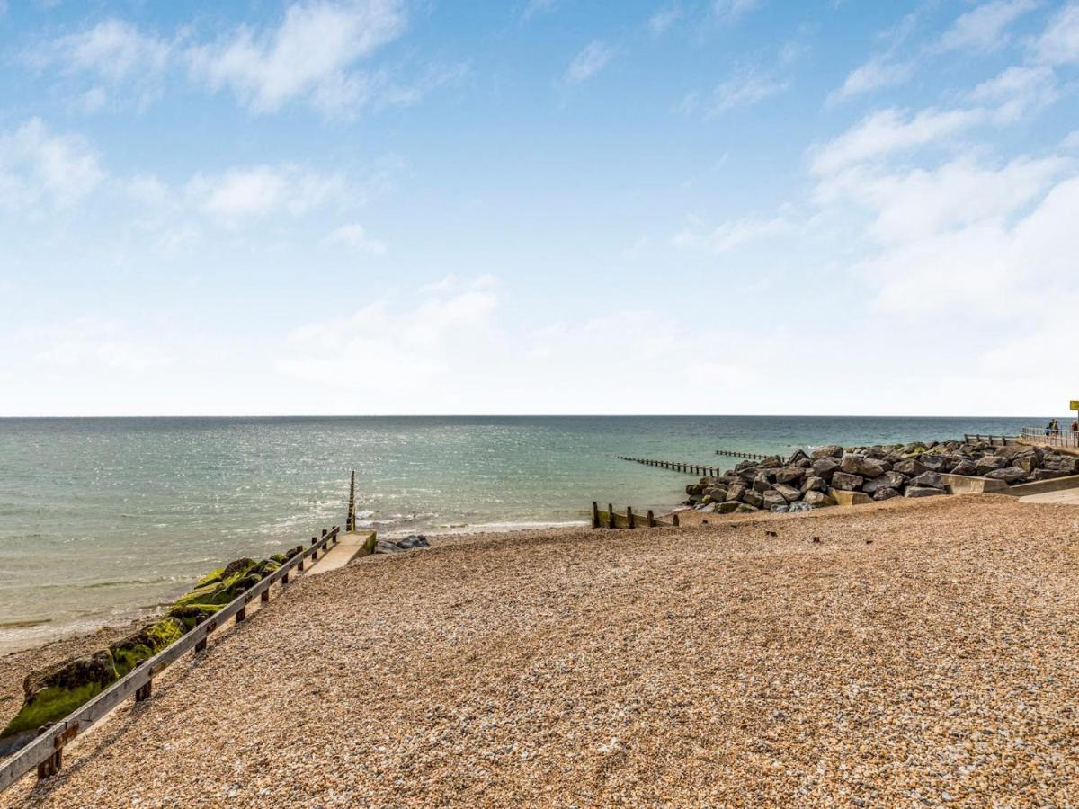 Pass The Keys Delightful 2 Bed House A Stones Throw From Beach Bognor Regis Kültér fotó